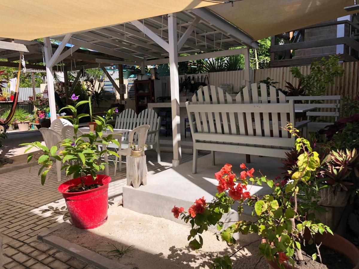 Blue Wave Guest House Caye Caulker Exteriör bild