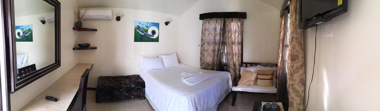 Blue Wave Guest House Caye Caulker Exteriör bild