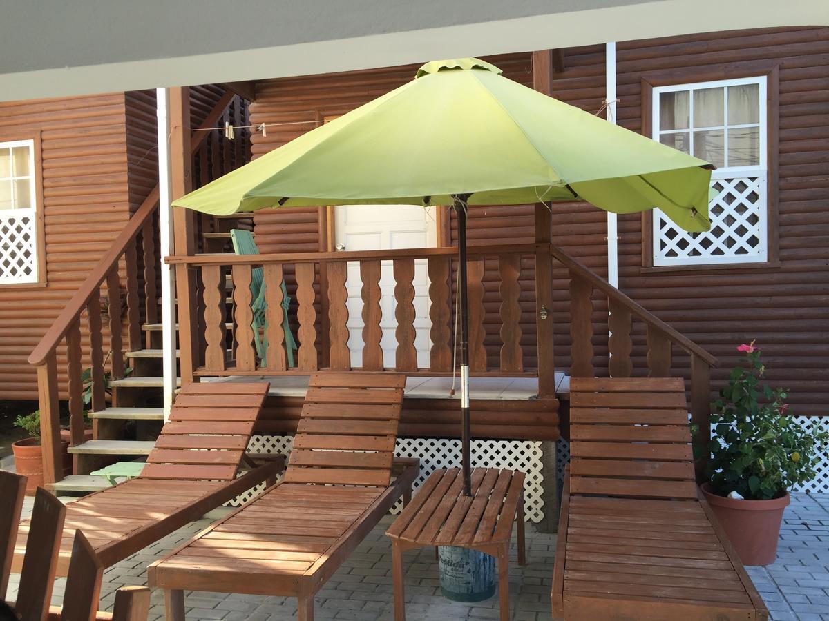 Blue Wave Guest House Caye Caulker Exteriör bild
