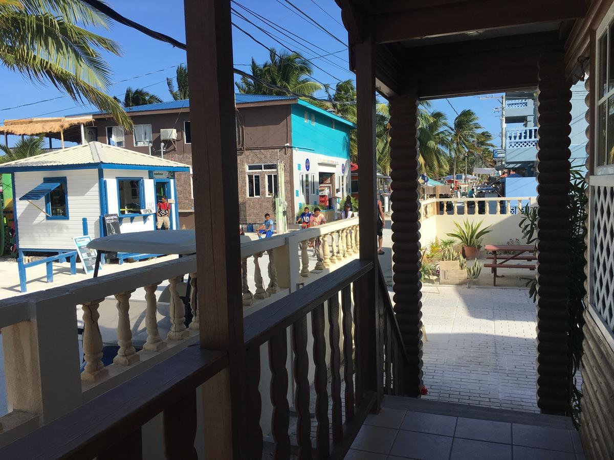 Blue Wave Guest House Caye Caulker Exteriör bild
