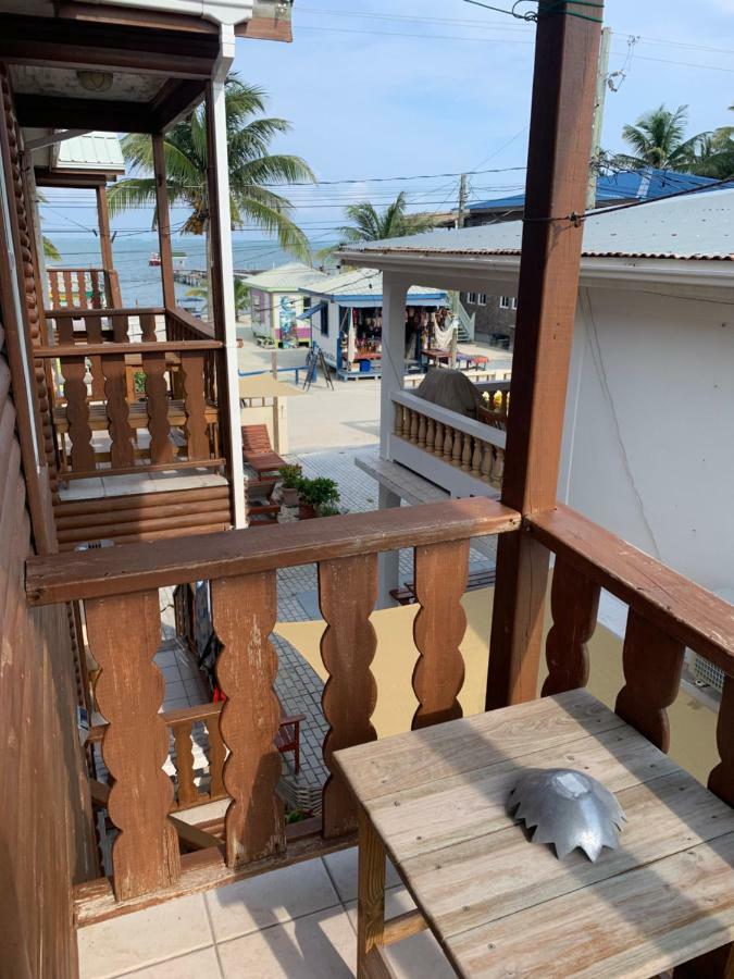 Blue Wave Guest House Caye Caulker Exteriör bild